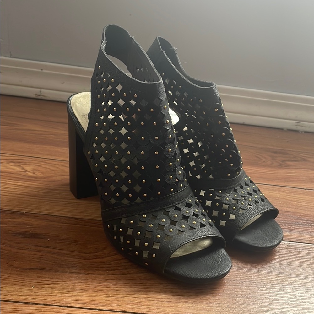 Guess Black Heels with Chunky Block Heel and Intricate Cut-Out Design